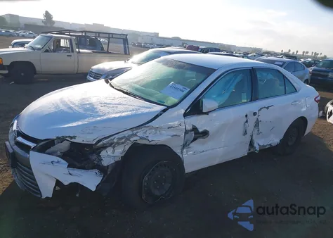 2016 Toyota Camry Hybrid Le z USA, uszkodzony, nr VIN 4T1BD1FK2GU186716